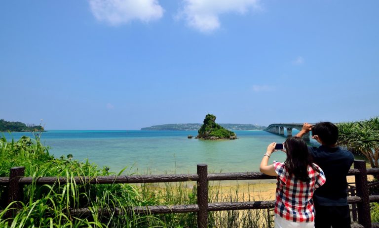 沖縄旅行費用　カップル