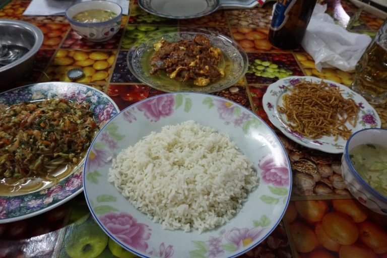 ミャンマー　観光　食事
