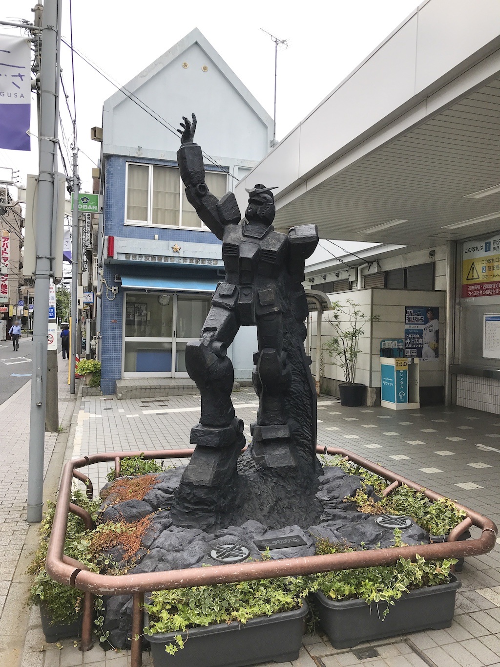 「機動戦士ガンダム」モニュメントの画像